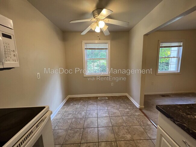 Building Photo - 14611 Earlham Ct