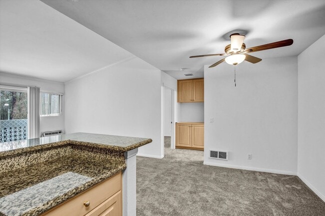 Building Photo - Cozy 1 Bed, 1 Bath Condo in Mira Mesa w/ Off-Street Parking!