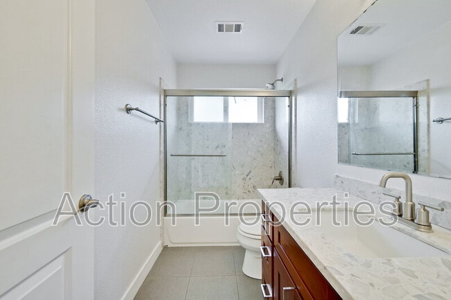 Building Photo - 661 Channing Ave