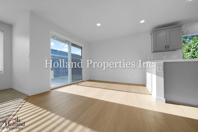 Building Photo - 9055 SW Sagert St
