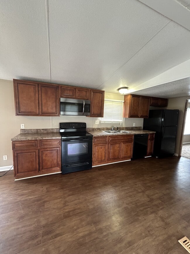 Building Photo - 313 Belew St