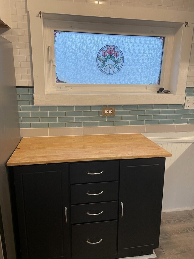 Building Photo - 266 W 8th St