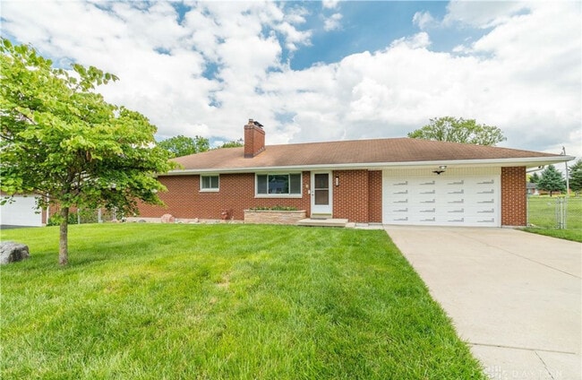 Building Photo - 692 Sueden Dr
