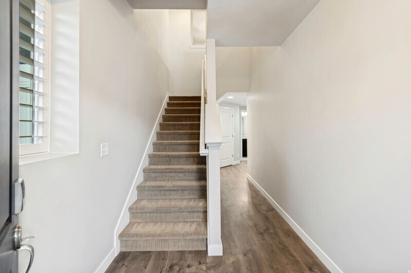 Building Photo - 966 E Deer Arch Ln