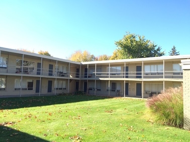 Courtyard - Silverstone Apartments