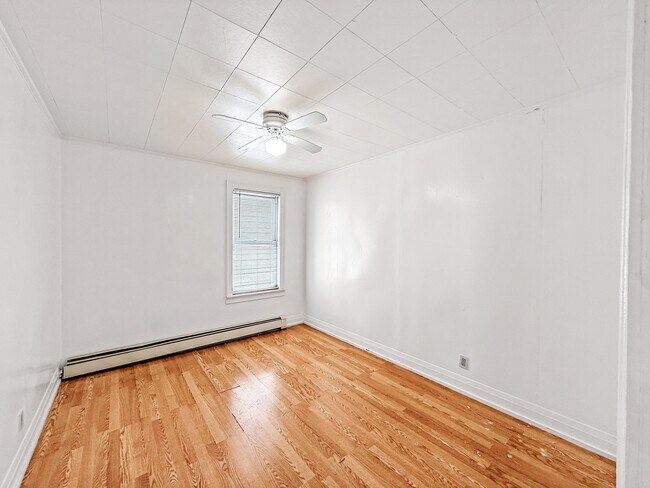Building Photo - 28 Meadow St