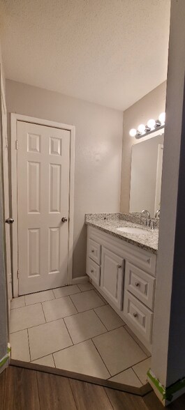 Building Photo - 730 Memorial Mews St