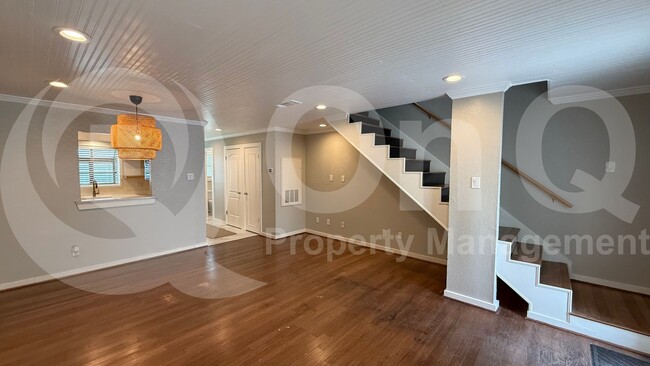 Building Photo - 5505 Live Oak St