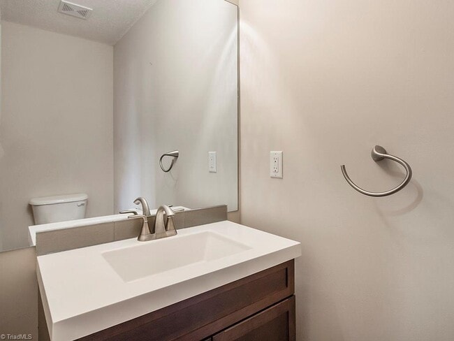 Building Photo - Immaculate Maintenance Free 3 bedroom/2.5 bath Townhouse in Rachel's Keep community off West Wend...