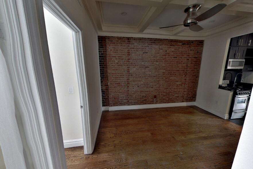 Building Photo - 420 W 51s Street (9th & 10th Ave), #4