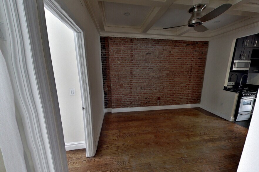Building Photo - 420 W 51st St