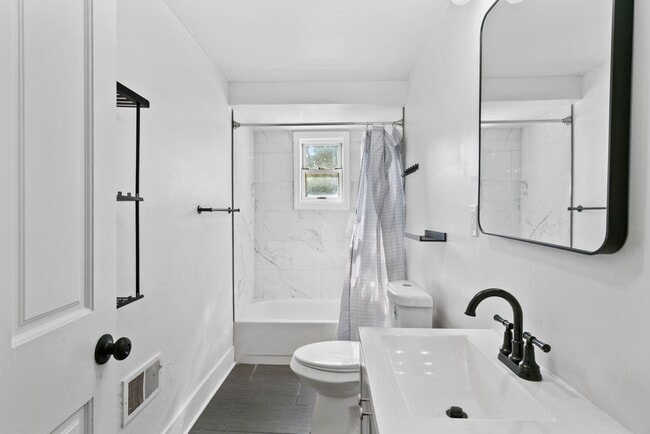 Building Photo - Furnished 4 bed, 2 bath home in Mt. Washington available now!