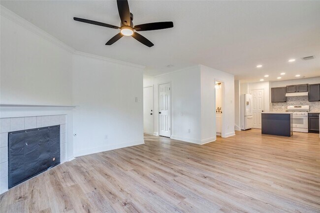 Building Photo - 1106 Hughmont Dr