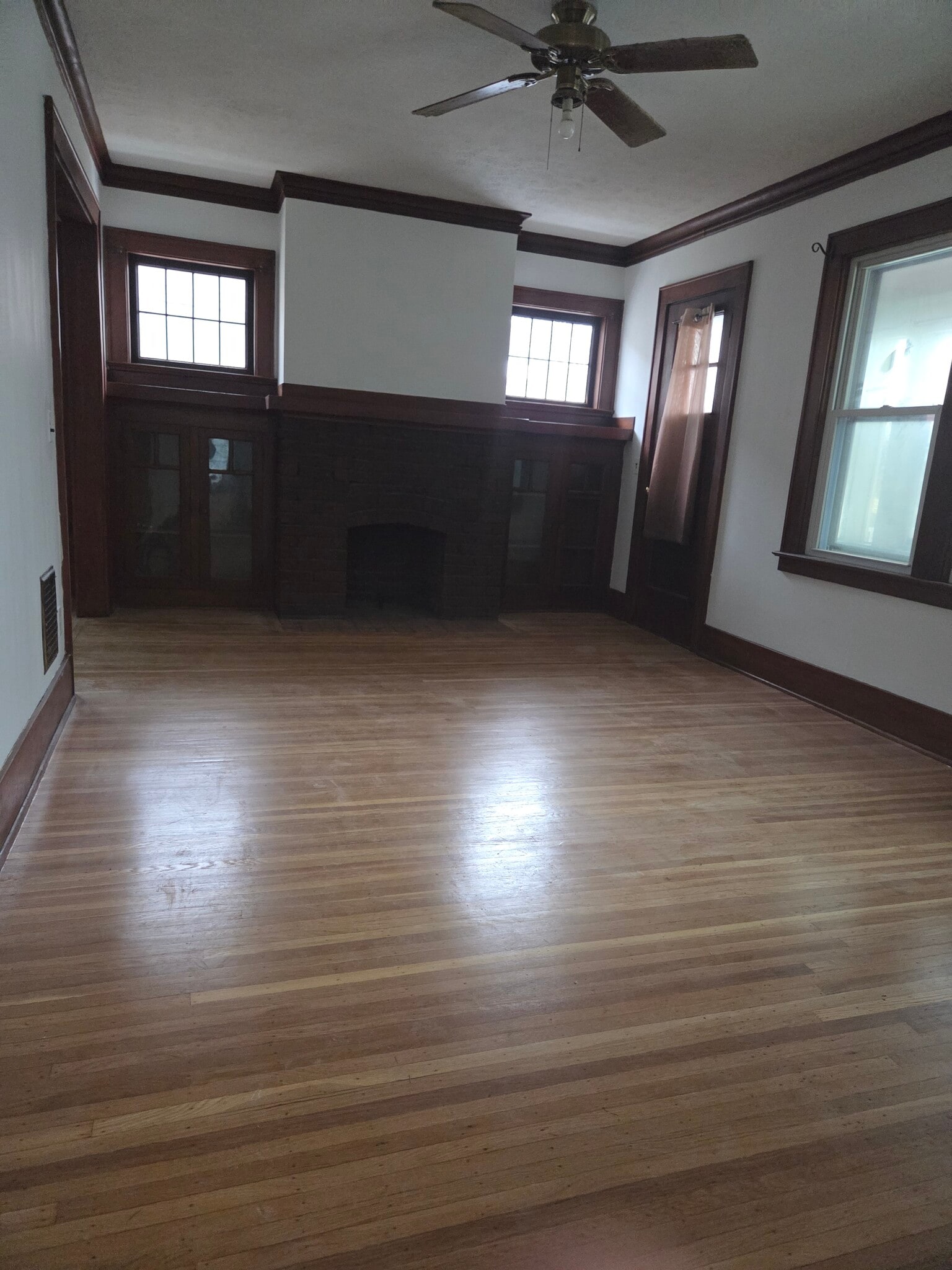 Living Room - 467 Maplewood Ave