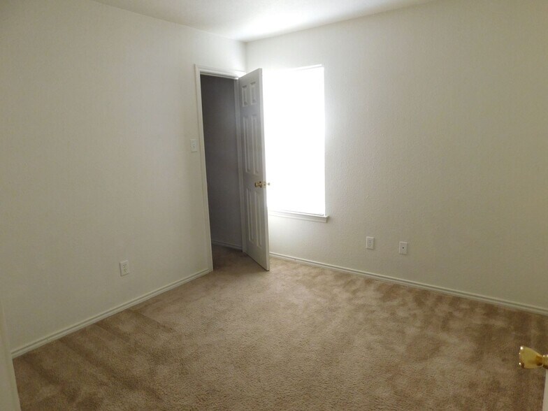 Building Photo - 1509 Dugger Cir