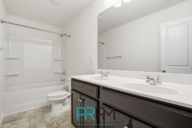 Building Photo - 413 Graypointe Dr