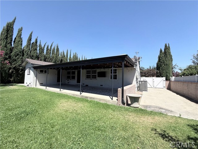 Building Photo - 527 N San Antonio Ave