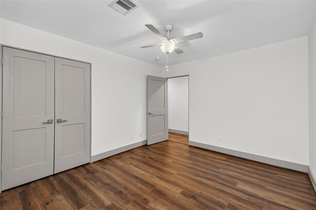 Building Photo - 14603 Carolcrest Dr
