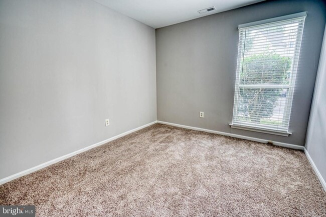 Building Photo - 166 Woodlake Dr