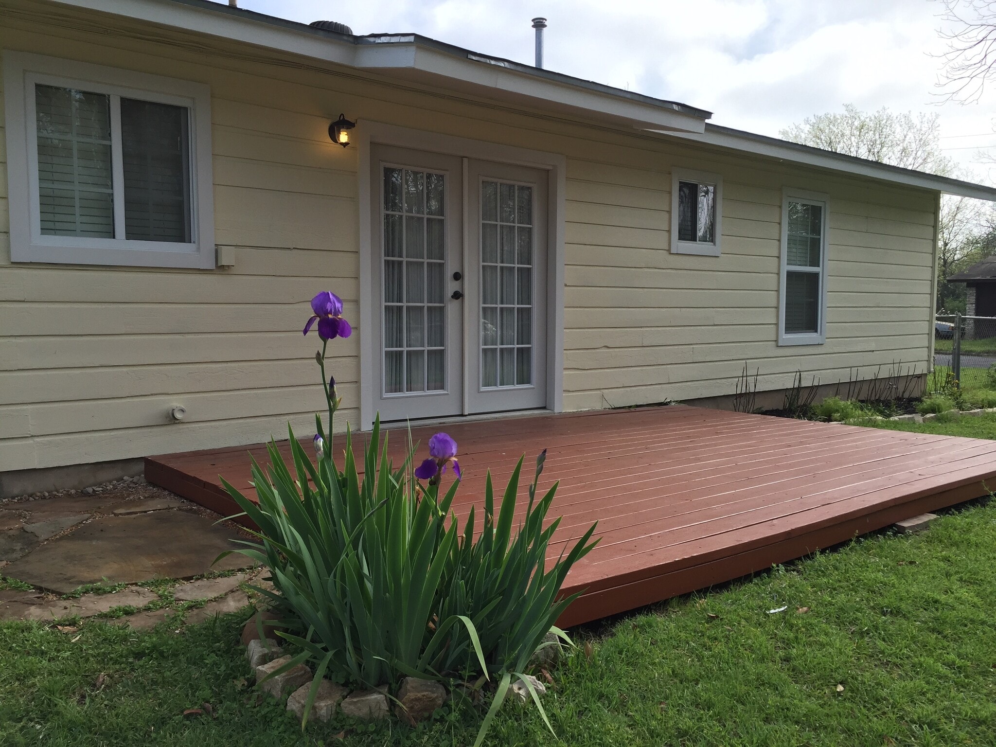 Building Photo - 1405 Green Forest Dr