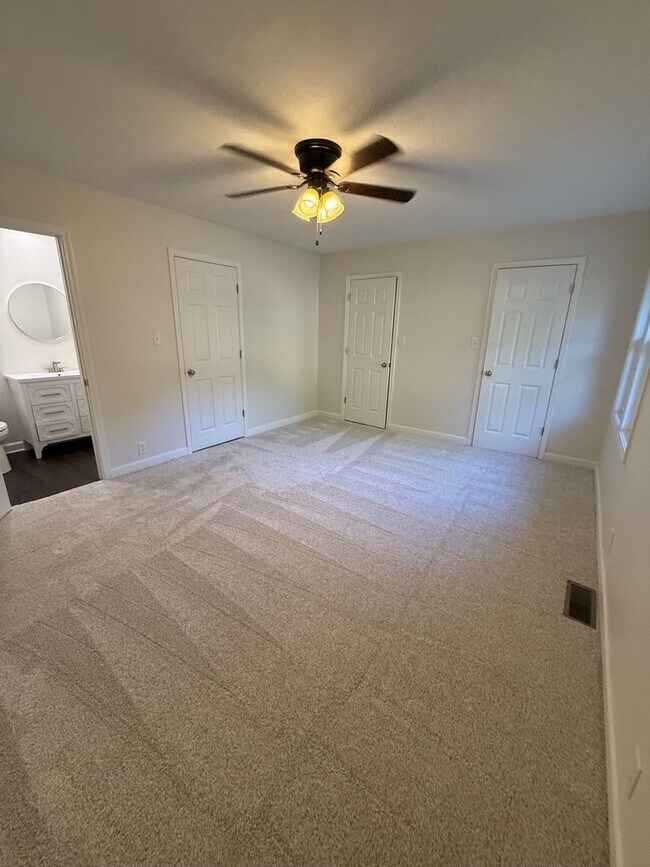 Building Photo - Completely renovated 4 bedroom home in Halteman