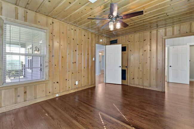 Building Photo - Completely Renovated Home Less Than 1 Mile From TCU