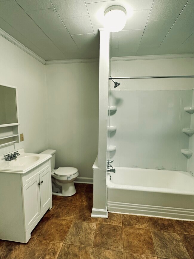 Building Photo - 219 College St