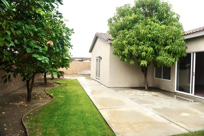 Building Photo - 83125 Broadmoor Dr