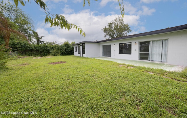 Building Photo - 1131 Linda Ave