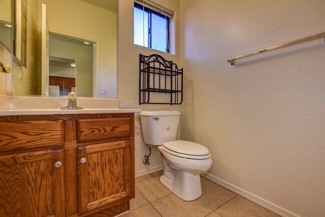 Building Photo - Boulder Park Townhome for Rent