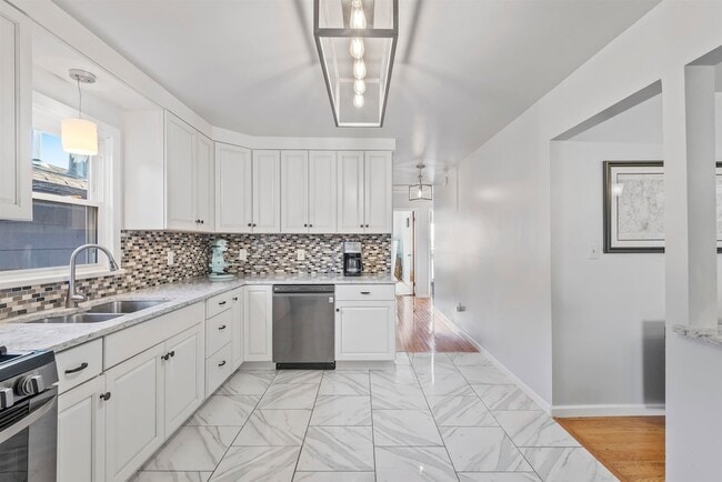 Building Photo - 290 Randolph Ave