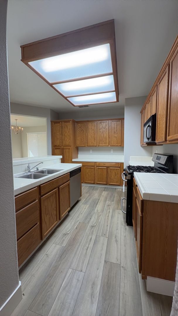 Building Photo - 2390 River Rock Dr