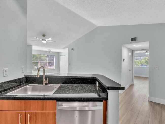 Building Photo - 731 Vista Isles Dr