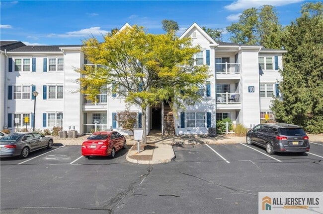 Building Photo - 1027 Waterford Dr