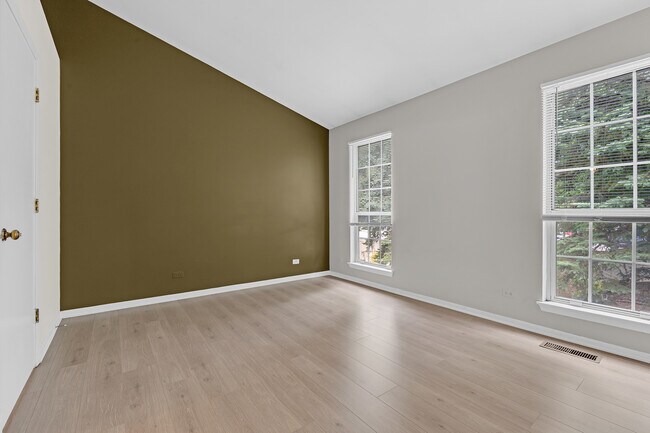 Building Photo - 1126 Regency Dr