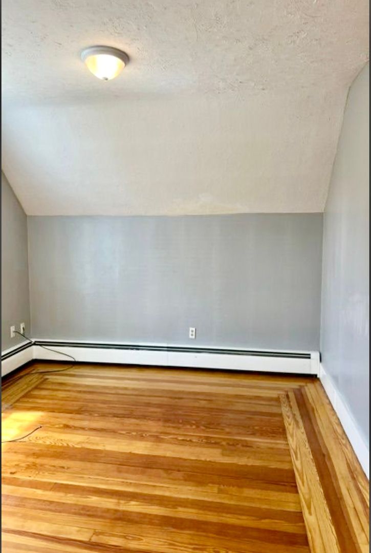 Building Photo - 572 Gaskill St