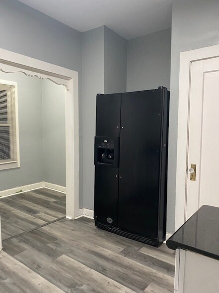 Building Photo - 515 E Evergreen St