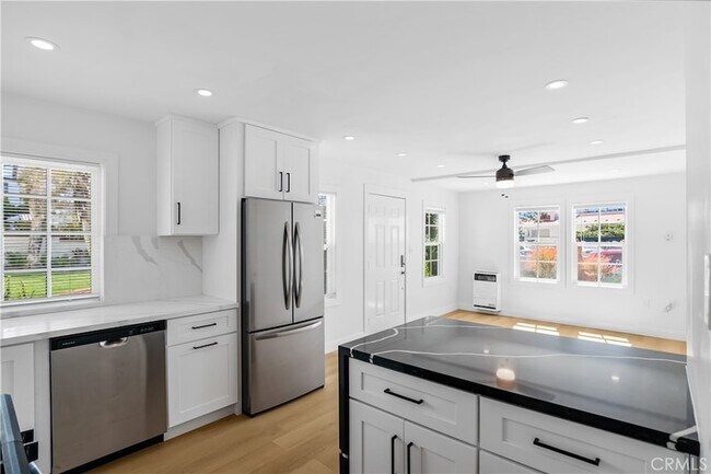 Building Photo - 274 Cliff Dr