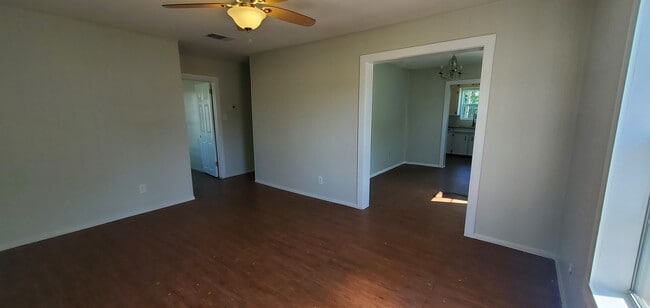 Building Photo - 309 Dallas Ave