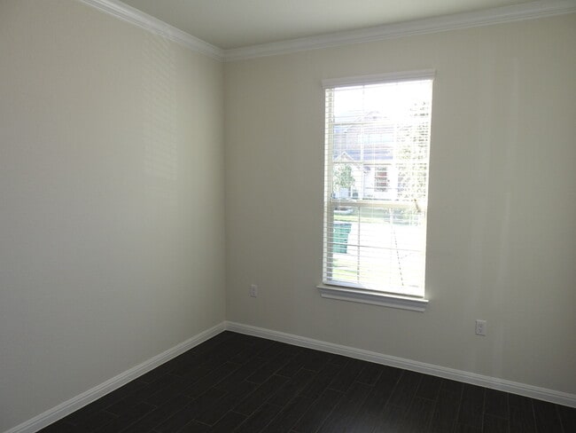 Building Photo - 9903 Quercia Dr