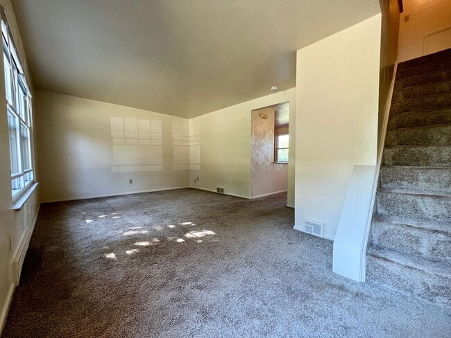 Building Photo - Lovely 2BR Townhome at Regency Place! Spacious Rooms -Attached Garage & Yard! Tour Today!