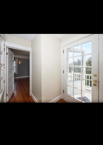 Entry Way - 40 Grove Ave