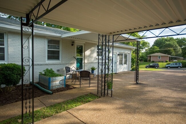 Building Photo - Beautiful East Nashville Renovated 3 Bed 1 Bath Home!