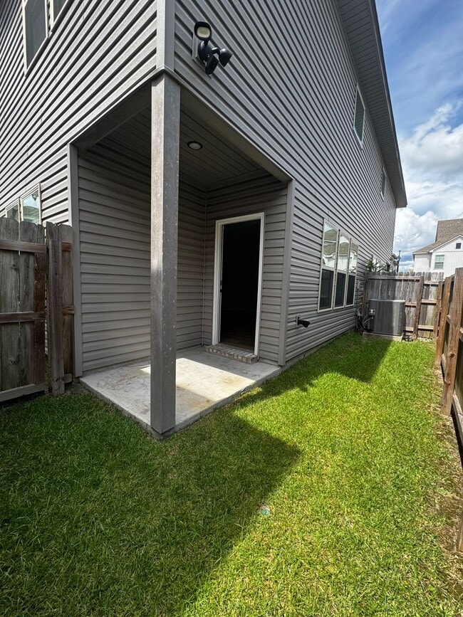 Building Photo - 1003 Bengal Crossing Ave