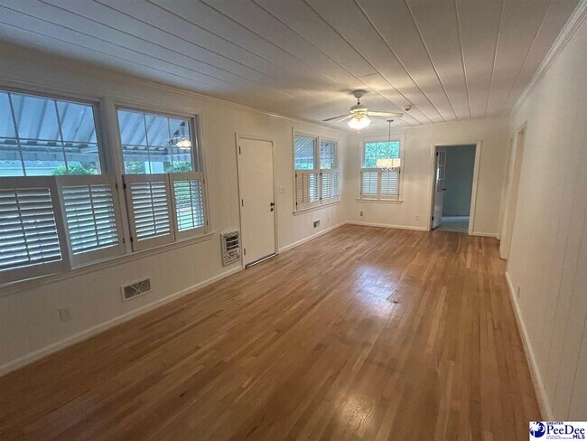 Building Photo - 503 Greenway Dr