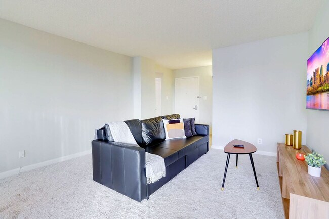 Building Photo - 320 23rd St S