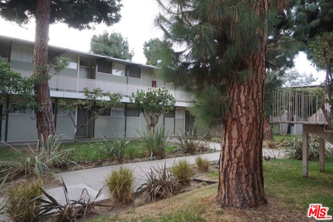 Primary Photo - 11131 Rose Blvd