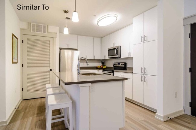 Building Photo - 2 Bd 2 Ba Apartment-Available NOW