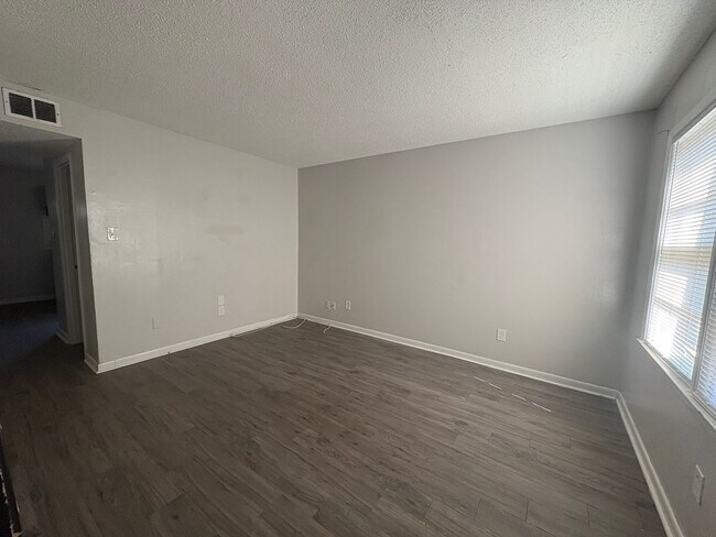 Building Photo - 131 Wall St