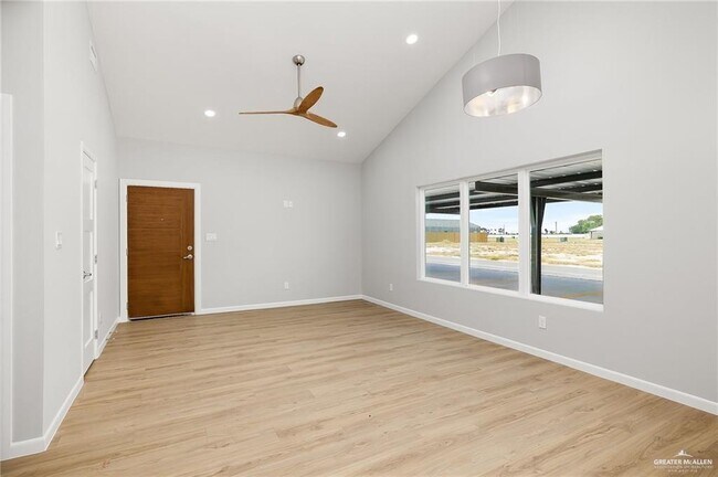 Building Photo - 2700 Mockingbird Rd